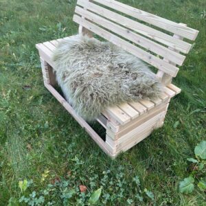 Bålpannebenk med rygg